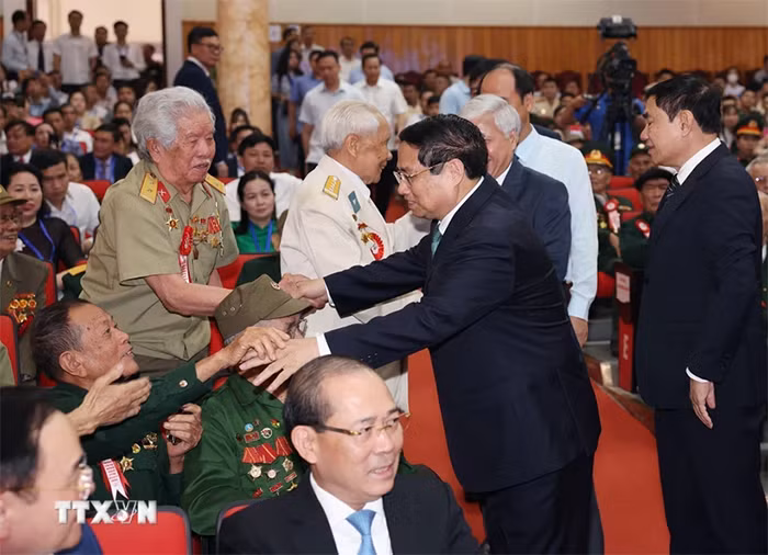 Thủ tướng trăn trở, day dứt khi đời sống của người có công còn khó khăn -0
