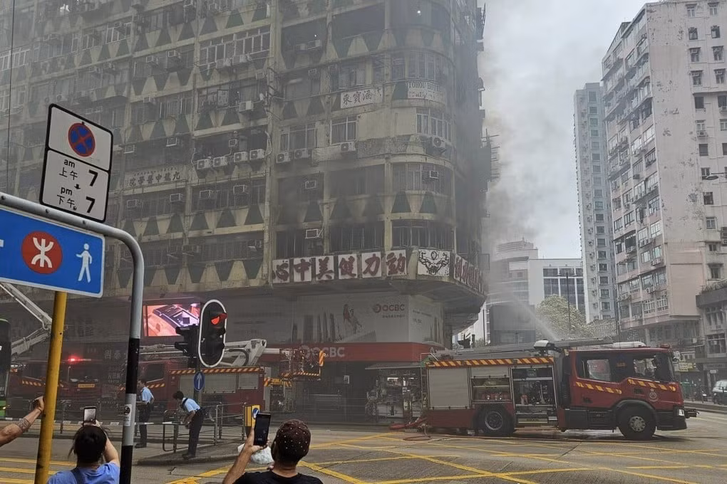 Cháy tòa nhà cao tầng ở Hong Kong, ít nhất 5 người thiệt mạng -0