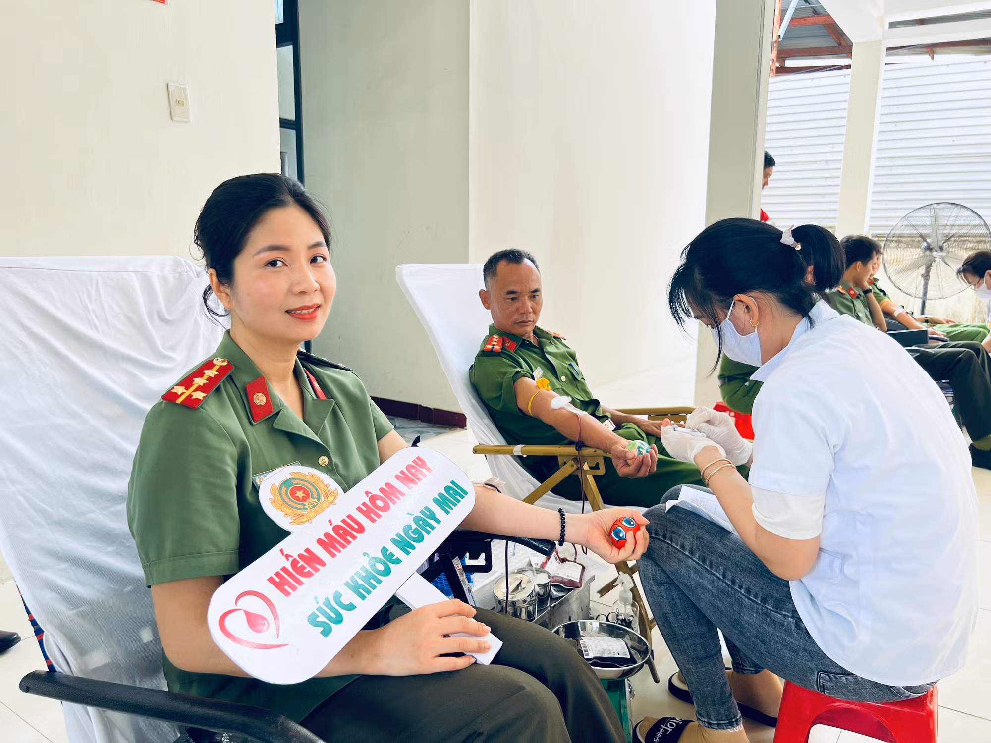 Gấn 200 cán bộ, chiến sĩ Công an tỉnh Phú Yên tình nguyện hiến máu -0