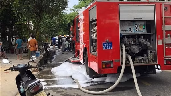 Cảnh sát kịp thời khống chế vụ cháy nhà 2 tầng ở Hội An