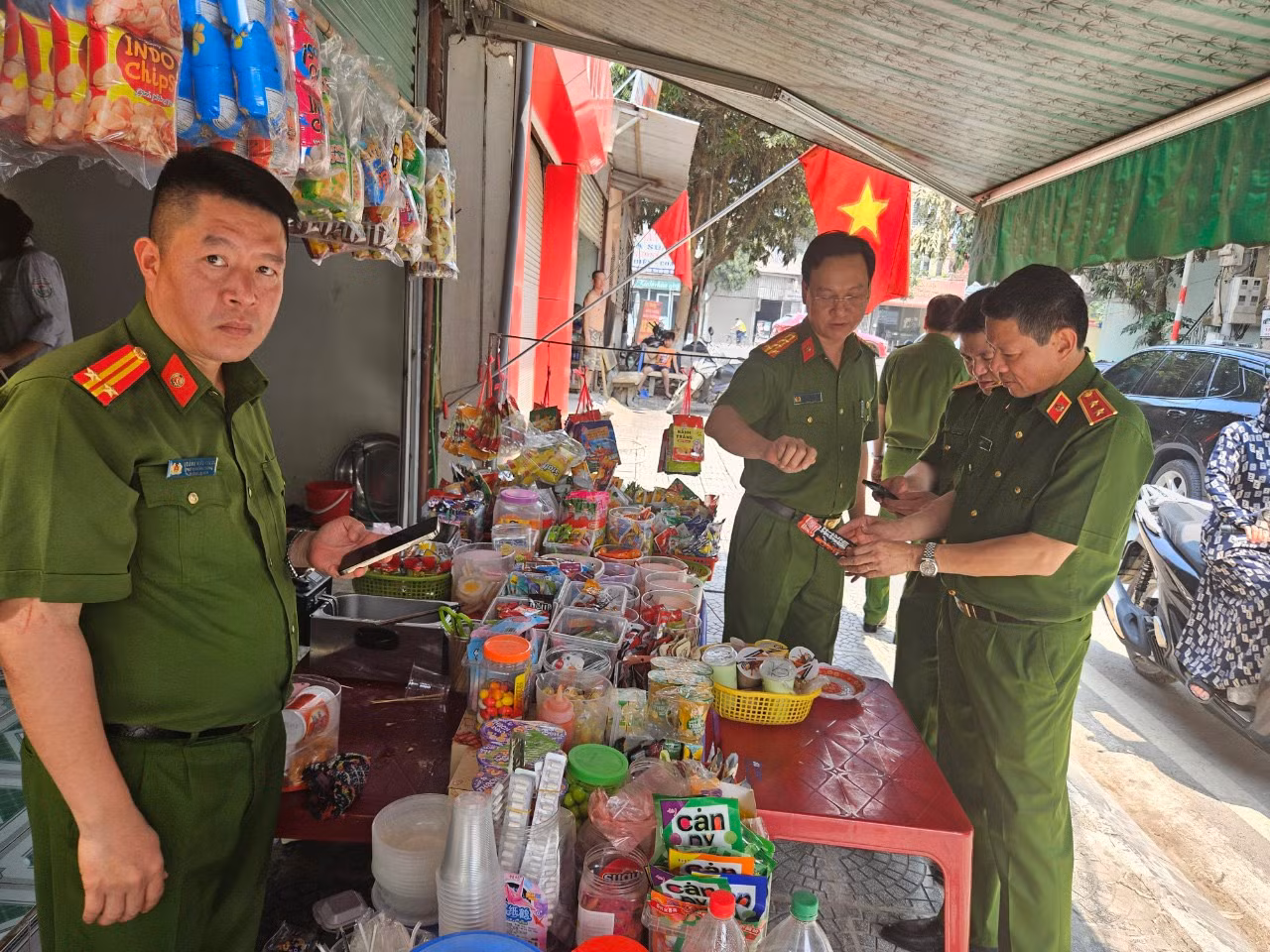 Kiểm tra, đôn đốc công tác đảm bảo an toàn vệ sinh thực phẩm phục vụ Kỷ niệm 70 năm chiến thắng Điện Biên Phủ -0