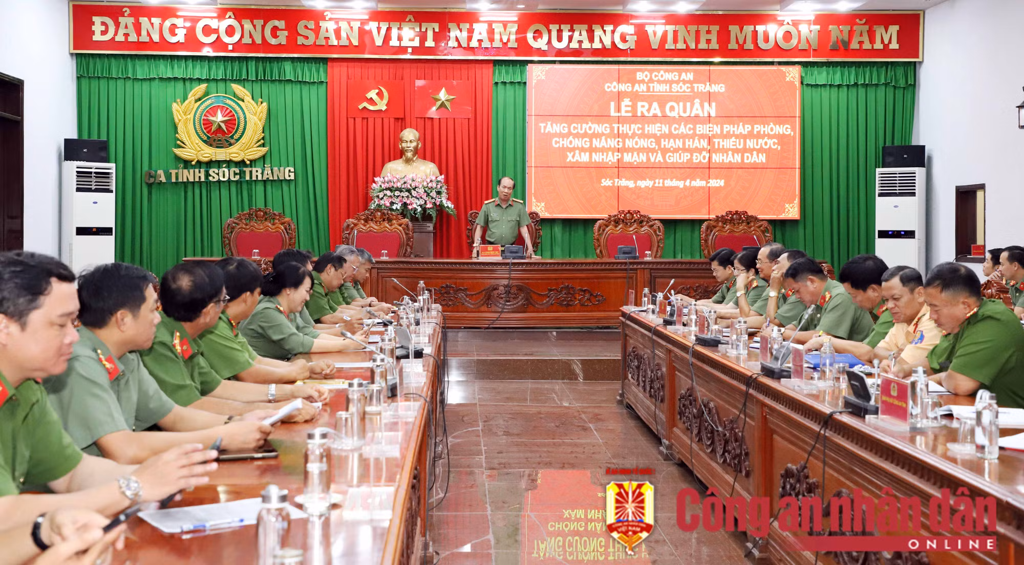 Công an các tỉnh, thành ĐBSCL hỗ trợ cấp nước ngọt miễn phí cho người dân vùng hạn mặn -0