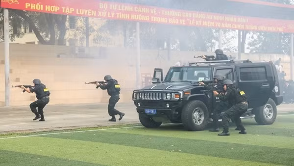 Diễn tập xử lý tình huống đảm bảo an toàn các hoạt động Kỷ niệm 70 năm Chiến thắng Điện Biên Phủ