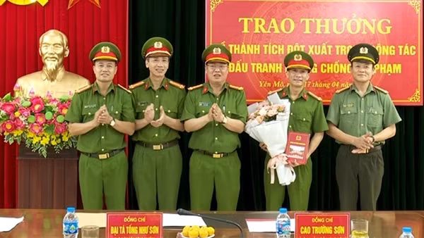 Khen thưởng đột xuất Công an huyện Yên Mô