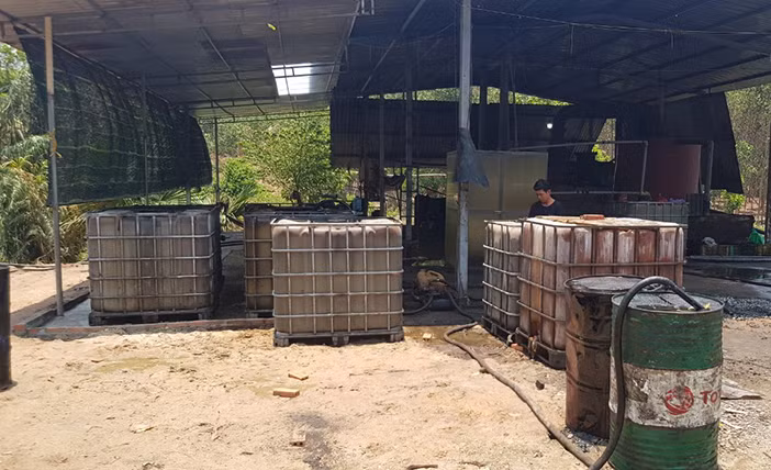 Bình Thuận: Phát hiện và thu giữ hơn 11.000 lít nhớt tại cơ sở tái chế dấu nhớt trái phép -0