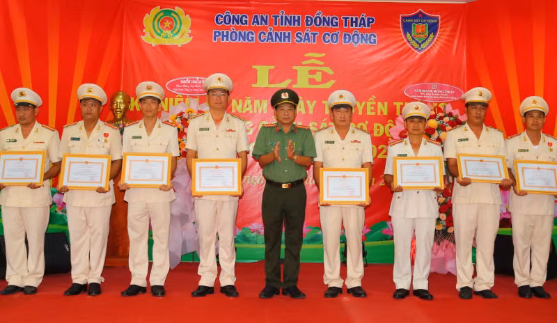 Công an các địa phương kỷ niệm 50 năm Ngày truyền thống lực lượng Cảnh sát cơ động -0