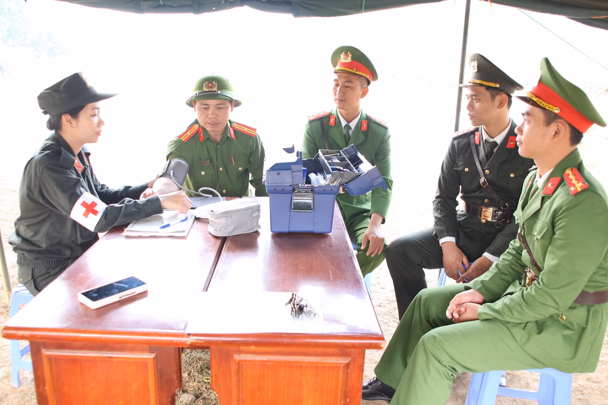 Trung đoàn CSCĐ Tây Bắc luyện tập diễu binh tham gia lễ kỷ niệm Chiến thắng Điện Biên Phủ -0