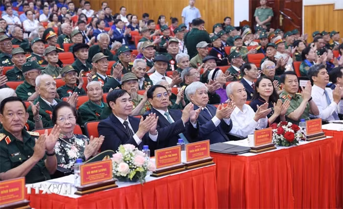 Thủ tướng trăn trở, day dứt khi đời sống của người có công còn khó khăn -0