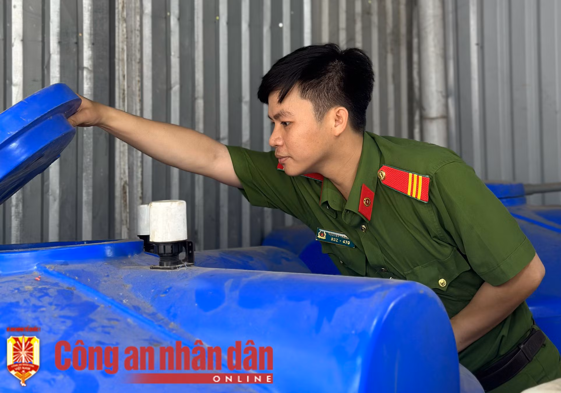 Công an các tỉnh, thành ĐBSCL hỗ trợ cấp nước ngọt miễn phí cho người dân vùng hạn mặn -0