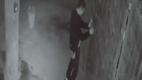 Chiêu độc dán mã QR đè lên mã của chủ quán ăn