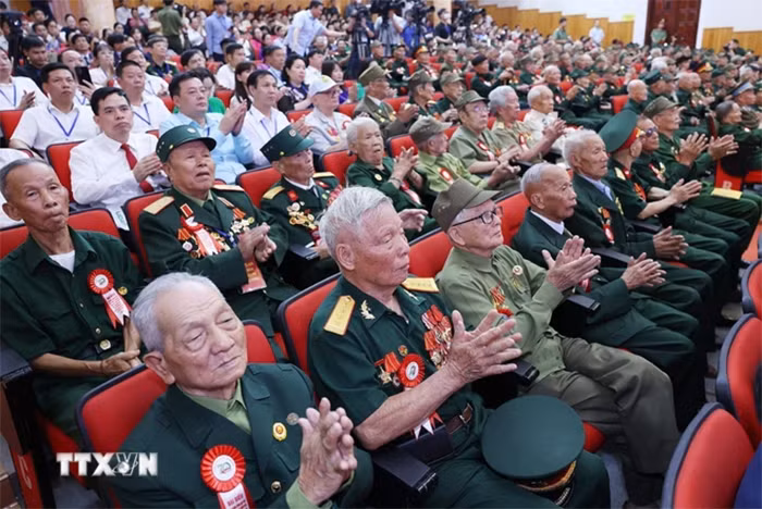 Thủ tướng trăn trở, day dứt khi đời sống của người có công còn khó khăn -0