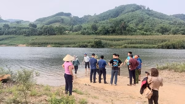 Xót xa 2 học sinh lớp 7 đuối nước
