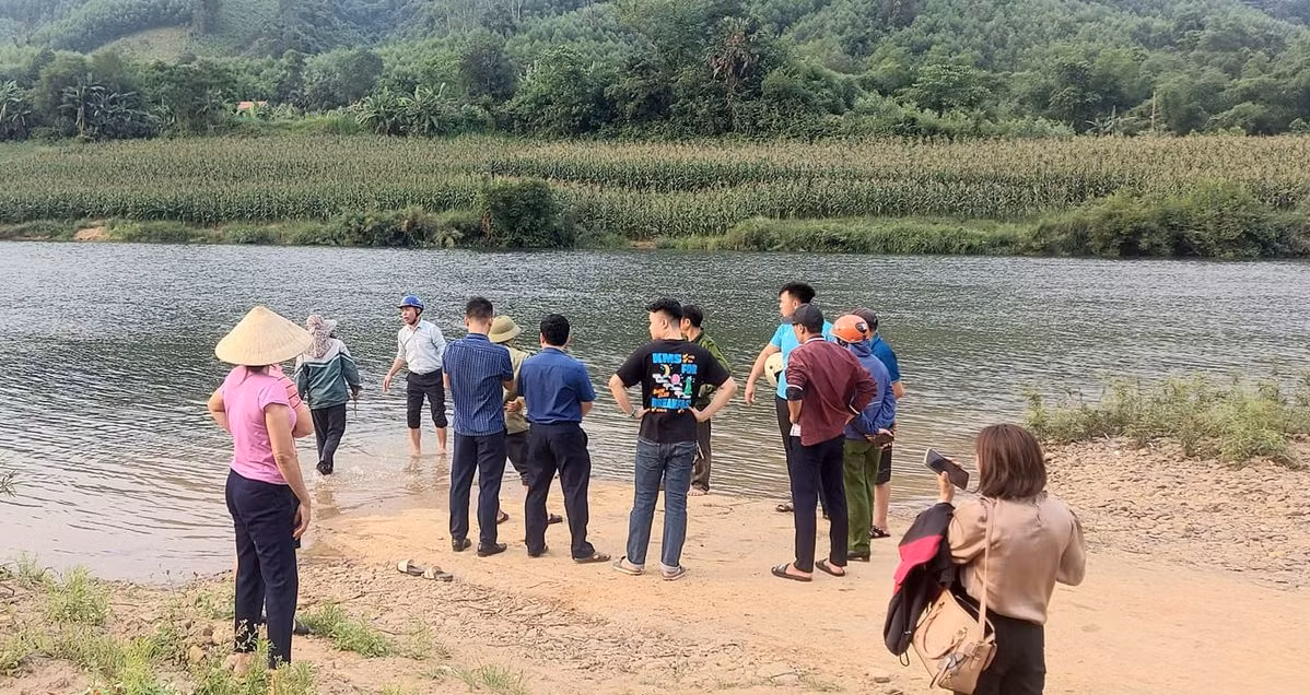 Xót xa 2 học sinh lớp 7 đuối nước tử vong -0