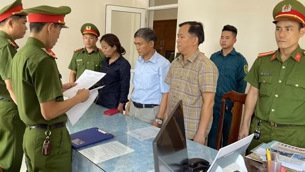 Nhận hối lộ, 3 nguyên Trưởng phòng GD&ĐT tại Quảng Nam bị khởi tố