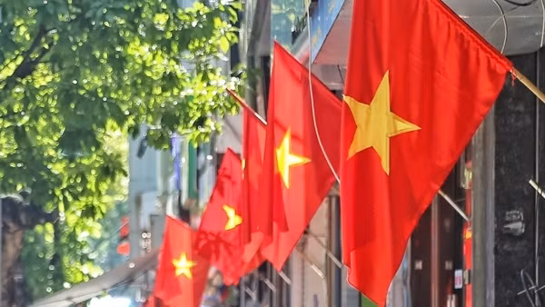 Trình Chính phủ đề xuất hoán đổi 5 ngày nghỉ lễ