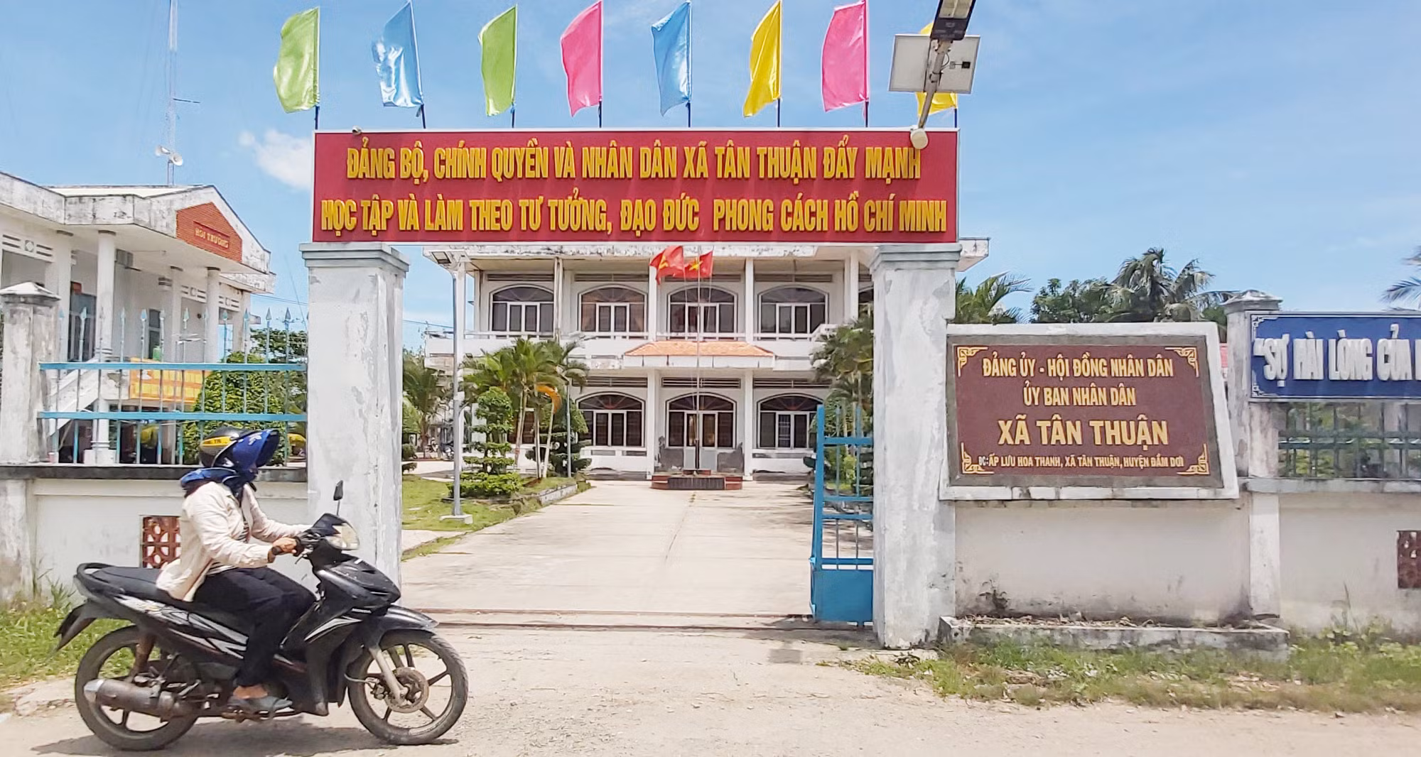 Cách chức Phó Văn phòng HĐND, UBND huyện Đầm Dơi -0