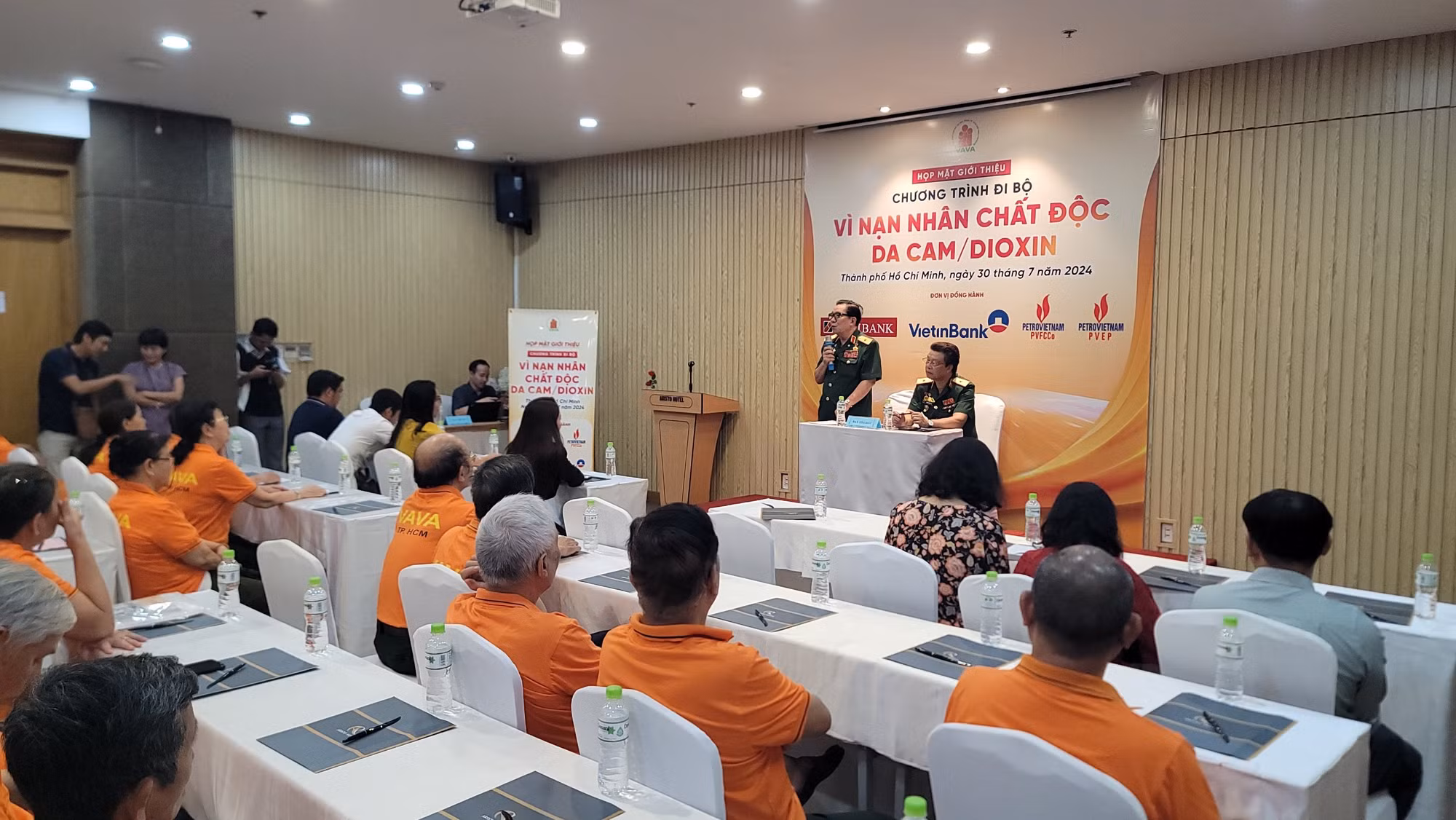 Hơn 5.000 quân dân tham gia đi bộ đồng hành nạn nhân da cam -0