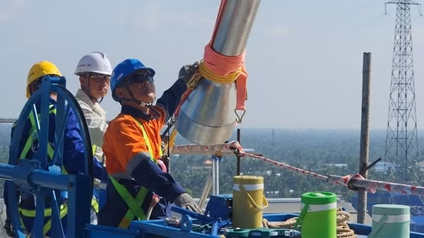 Cầu Rạch Miễu 2 căng cáp dây văng đầu tiên