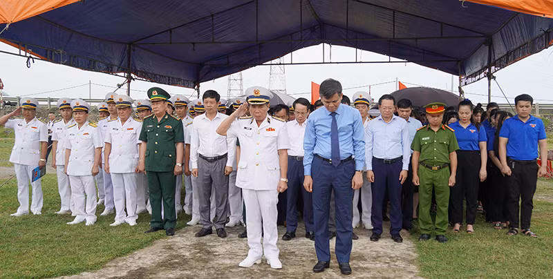 Tưởng niệm các anh hùng, liệt sỹ và nhân dân hy sinh trong chiến thắng trận đầu của Hải quân nhân dân Việt Nam -0