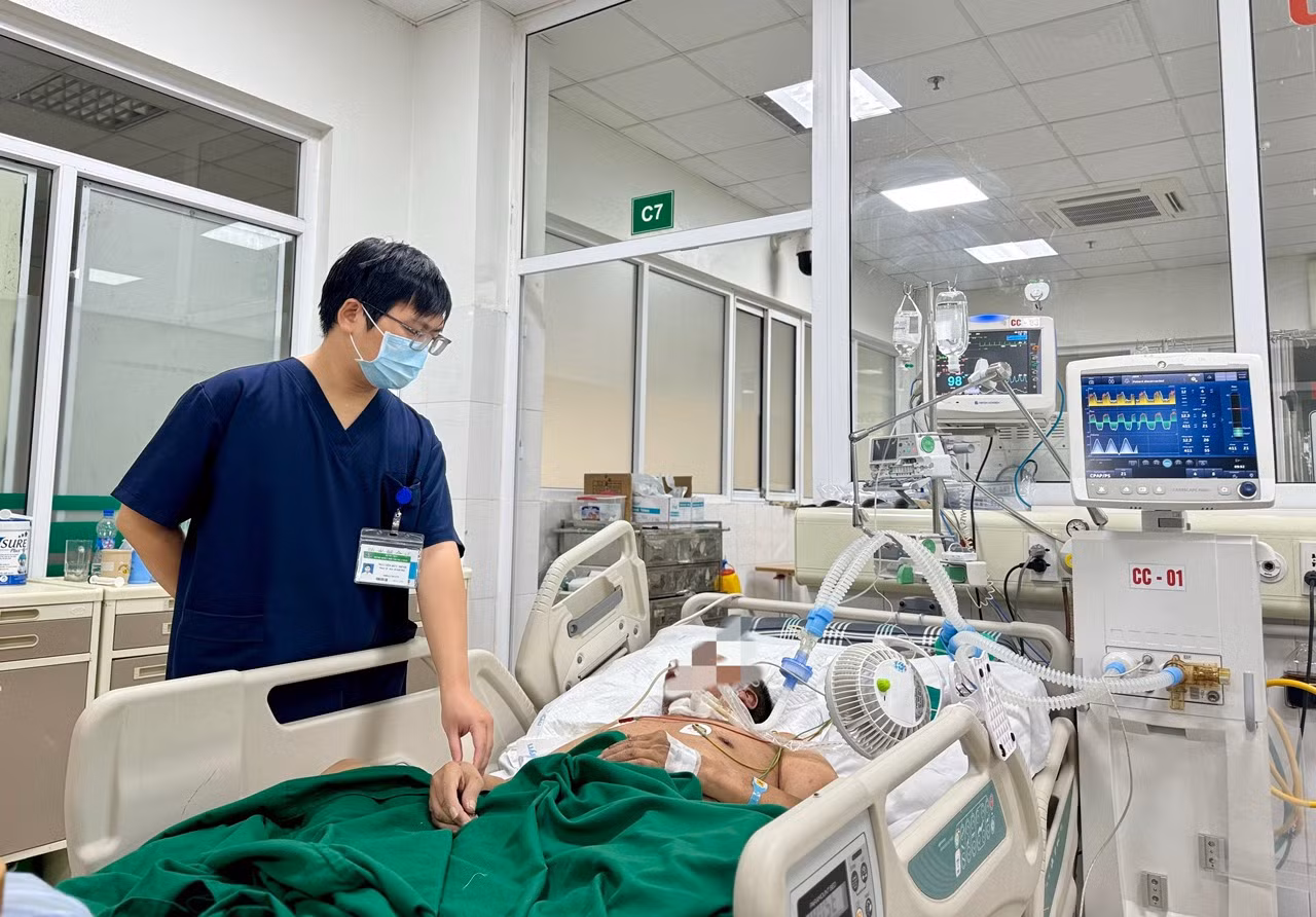 Nhiều người suýt mất mạng vì tự xử lý vết thương hở -0