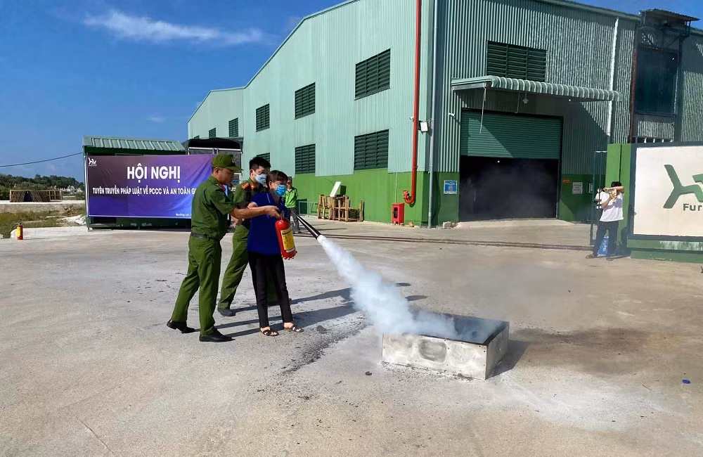 Truy tìm đối tượng mạo danh cán bộ Công an để lừa đảo -0