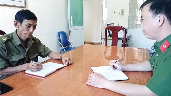 Công an viên bán chuyên trách gắn bó cơ sở