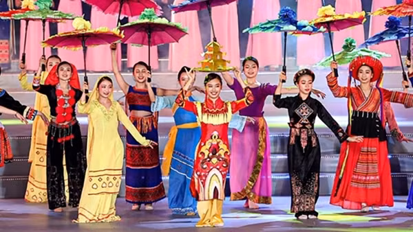 Sản phẩm thời trang từ trang phục truyền thống dân tộc