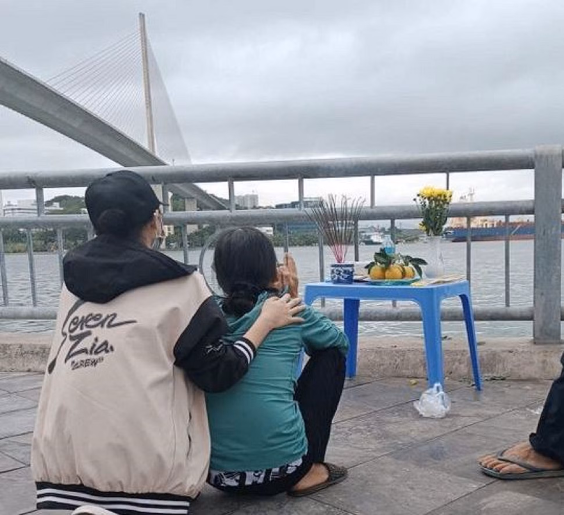 Đang tìm kiếm nam thanh niên nhảy cầu Bãi Cháy -0