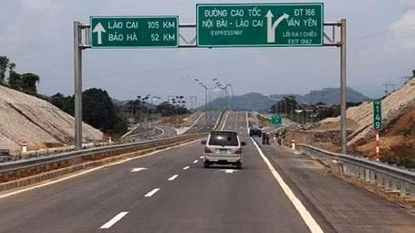 VEC “phớt” lời nhắc của Bộ GTVT về hư hỏng trên cao tốc Nội Bài - Lào Cai
