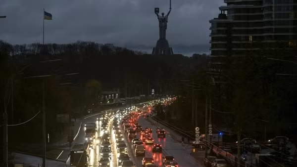 Hạ tầng Ukraine hứng bão hỏa lực, 80% dân Kiev không có điện và nước