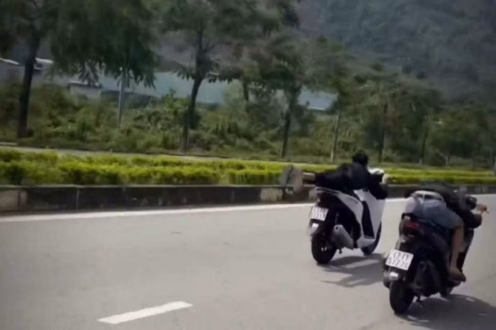 Đà Nẵng: Học sinh chưa đủ tuổi điều kiển mô tô đến trường, phụ huynh sẽ bị phạt -1