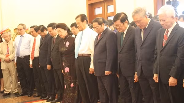Lãnh đạo Đảng, Nhà nước dâng hương tưởng niệm đồng chí Võ Văn Kiệt