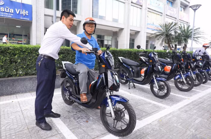 Từ 28/11: Khách đi BRT được dùng miễn phí xe điện 2 bánh -0