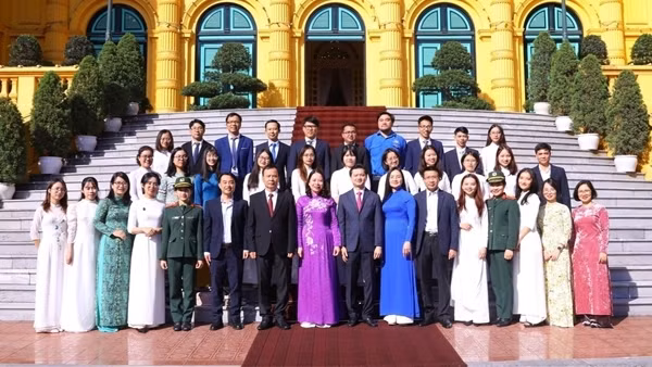 Phó Chủ tịch nước Võ Thị Ánh Xuân gặp mặt các tài năng trẻ khoa học công nghệ năm 2022