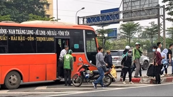 “Xe dù, bến cóc” tái diễn, Bộ GTVT đề nghị UBND tỉnh vào cuộc