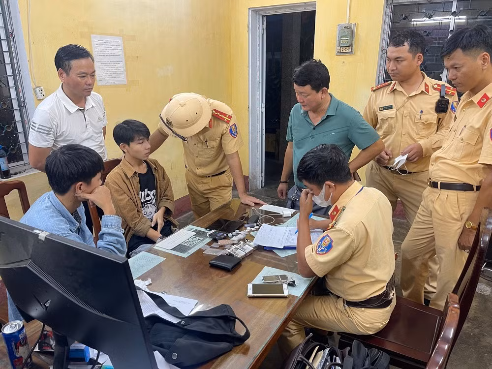 Vi phạm giao thông “ra” ma túy -0