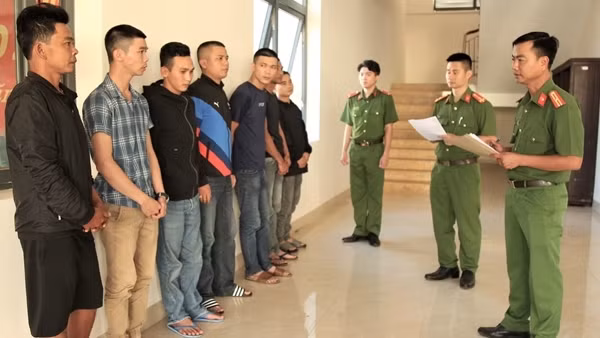 Hai anh em thuê quán cà phê để mở điểm cá độ bóng đá