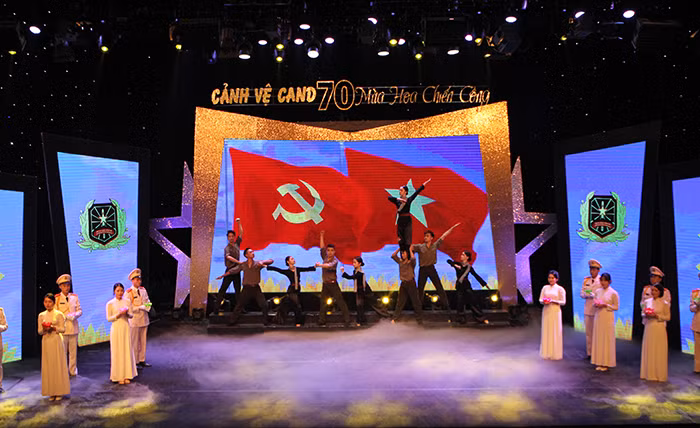 “Cảnh vệ CAND – 70 mùa hoa chiến công” -0