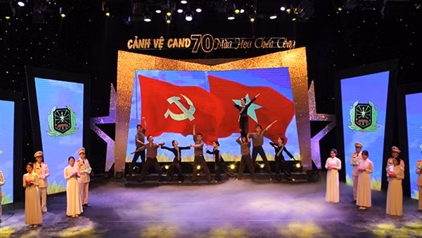 “Cảnh vệ Công an nhân dân – 70 mùa hoa chiến công”