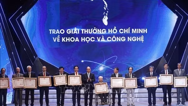 Chủ tịch nước: Cần nâng tầm uy tín của Giải thưởng Hồ Chí Minh vươn tầm thế giới