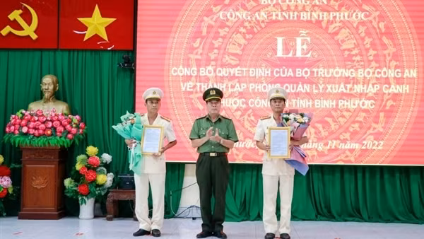 Công bố quyết định thành lập Phòng Quản lý xuất nhập cảnh Công an tỉnh Bình Phước