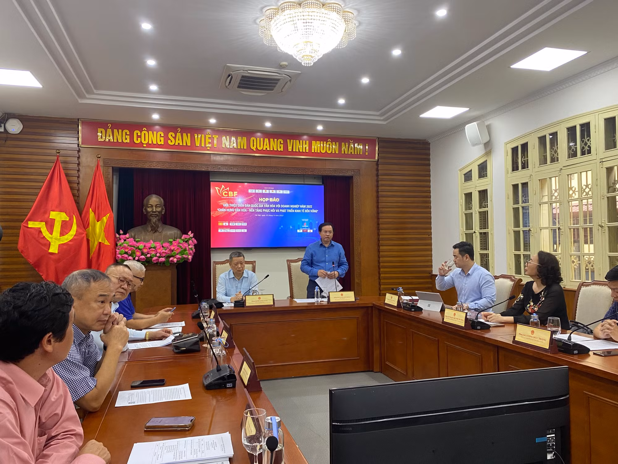 Bàn giải pháp chấn hưng văn hóa -0