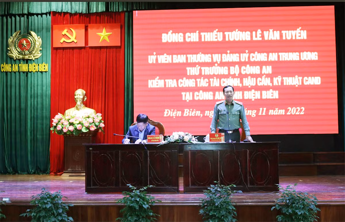 Thiếu tướng Lê Văn Tuyến làm việc với Công an tỉnh Điện Biên -1