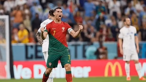 Ronaldo có pha "tẽn tò", xác định 3 đội đi tiếp vòng 2