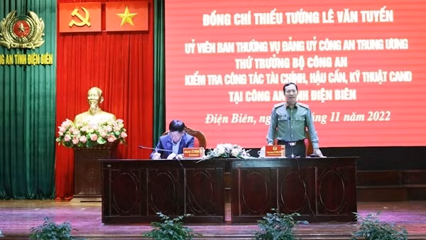Thứ trưởng Lê Văn Tuyến kiểm tra công tác tại Công an tỉnh Điện Biên