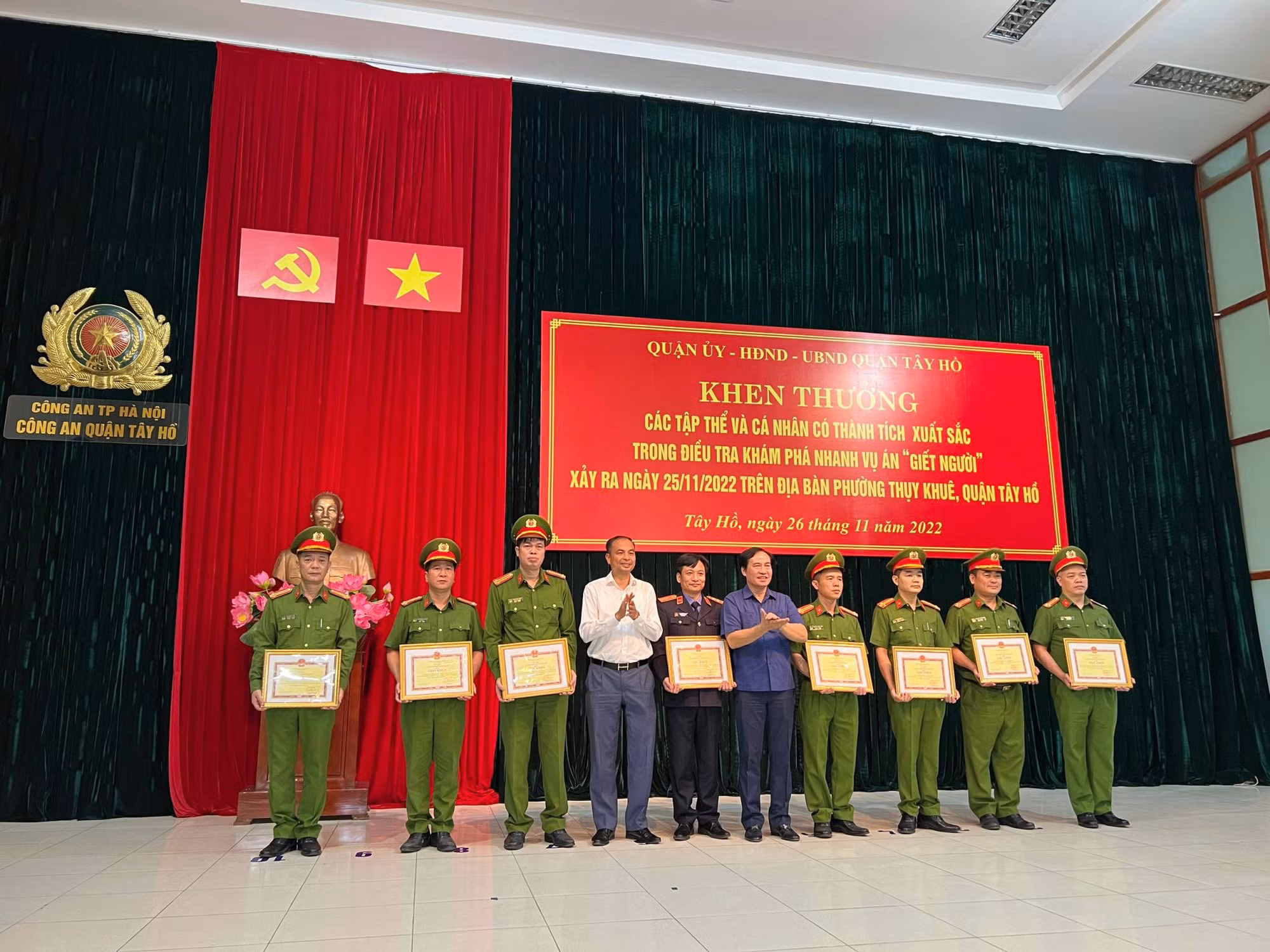 Khen thưởng vụ bắt giữ đối tượng giết người trên phố Hoàng Hoa Thám -0