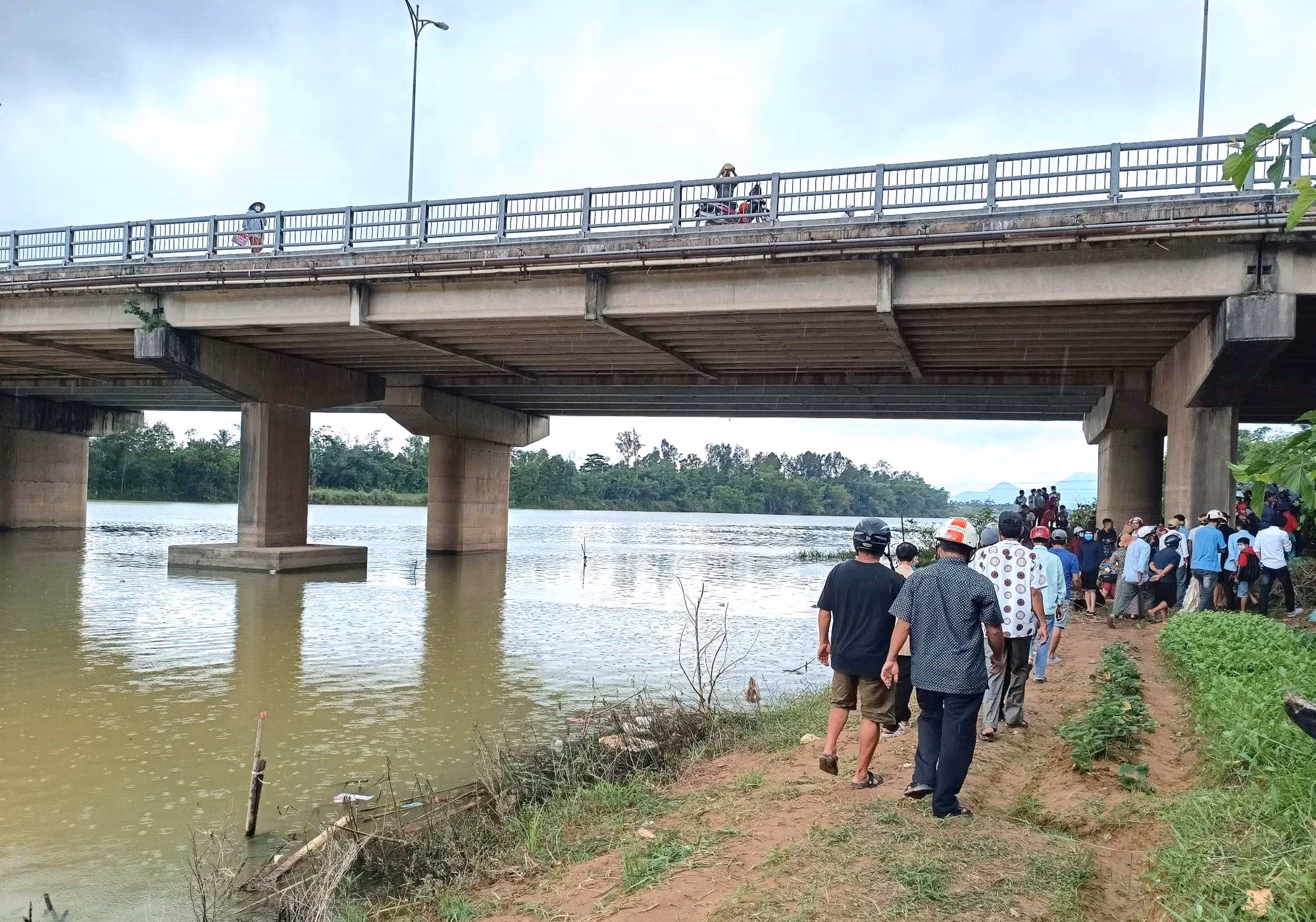 Tìm thấy thi thể nữ sinh lớp 9 mất tích trên sông Bồ -0