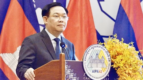 Chủ tịch Quốc hội: Tinh thần đoàn kết giúp con thuyền ASEAN vượt qua sóng cả