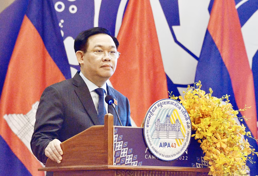 Chủ tịch Quốc hội: Tinh thần đoàn kết giúp con thuyền ASEAN vượt qua sóng cả -0