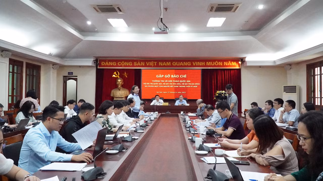 Làm rõ hệ giá trị quốc gia, hệ giá trị văn hóa, hệ giá trị gia đình và chuẩn mực con người Việt Nam trong thời kỳ mới -0